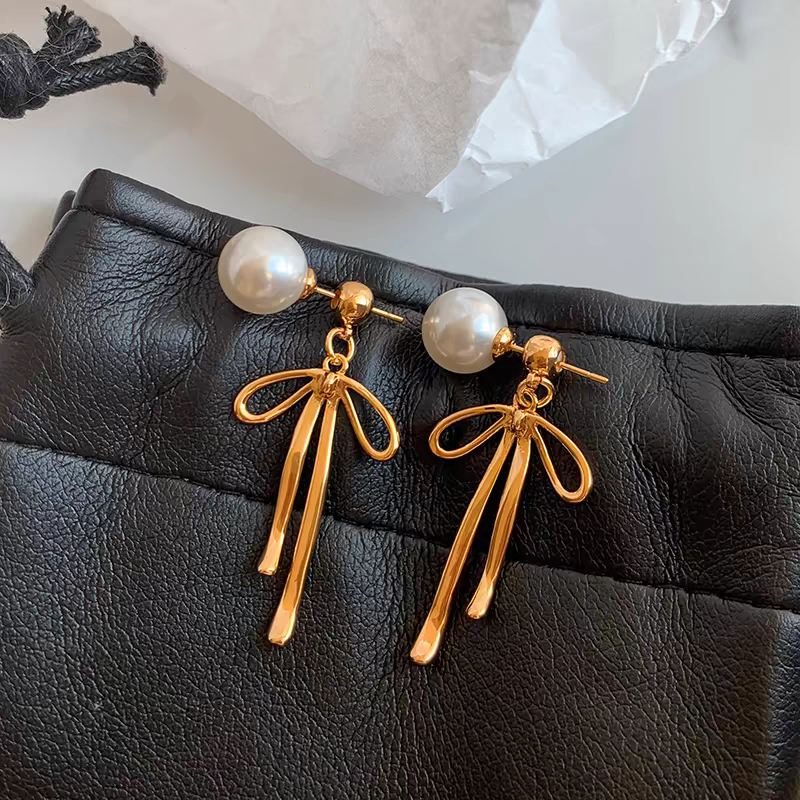 14K Gold-Plated Exquisite Pearl And Bow Earrings