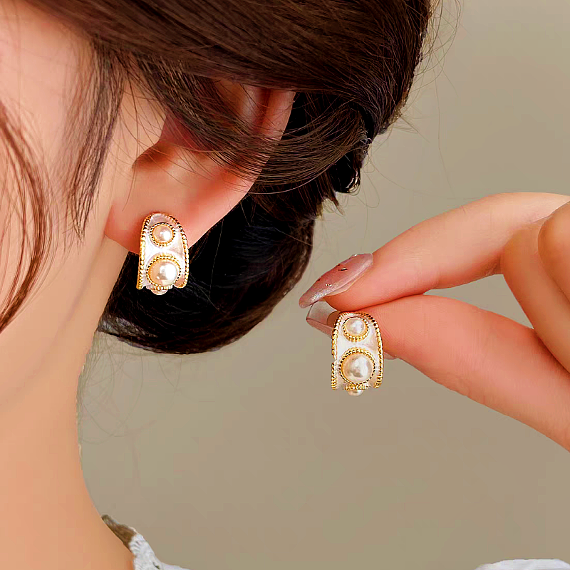 14K Gold-plated C-Shaped Pearl Earrings