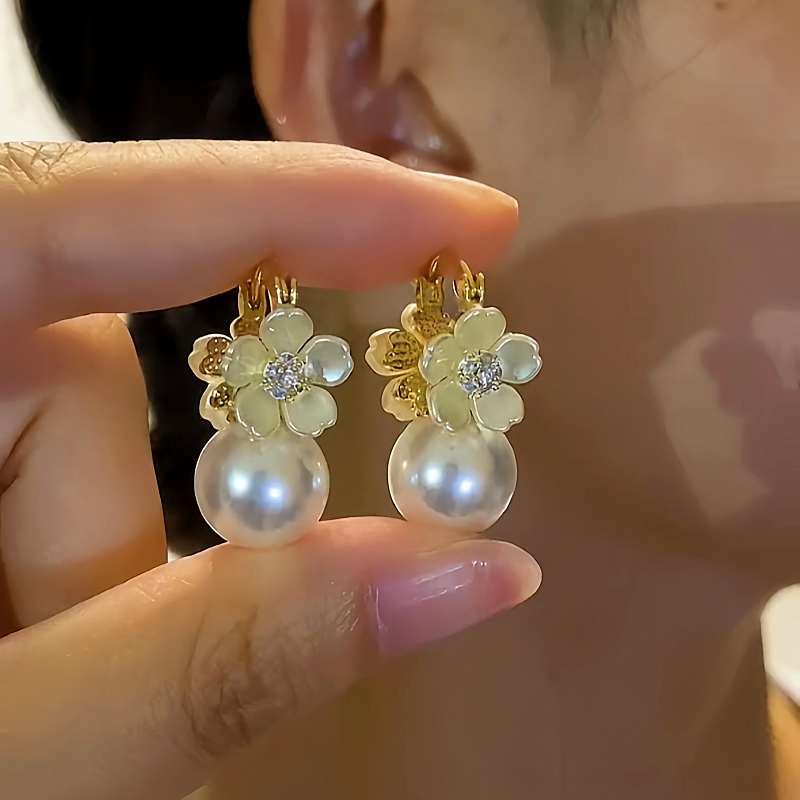 14K Gold-plated Double-Sided Shell Flower Pearl Earrings