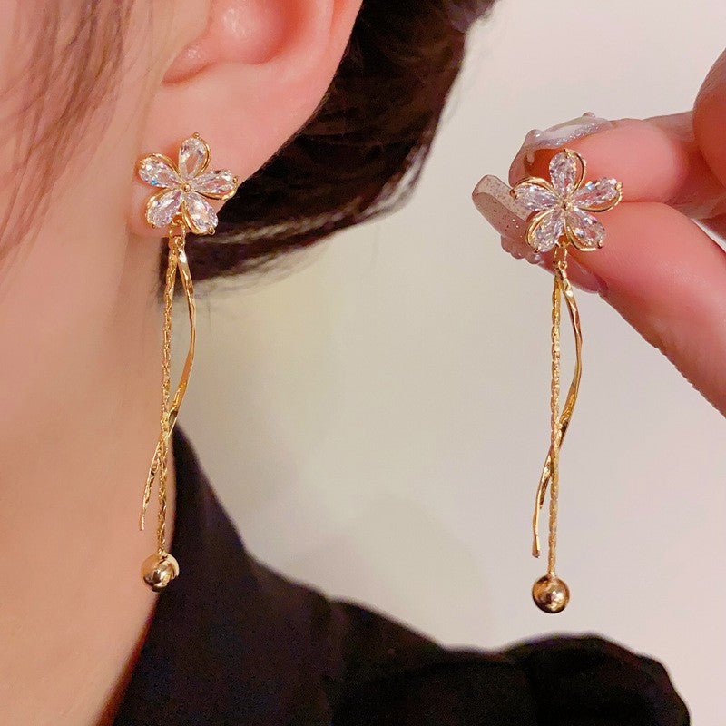 14K Gold-plated Light And Luxurious Zircon Flower Earrings