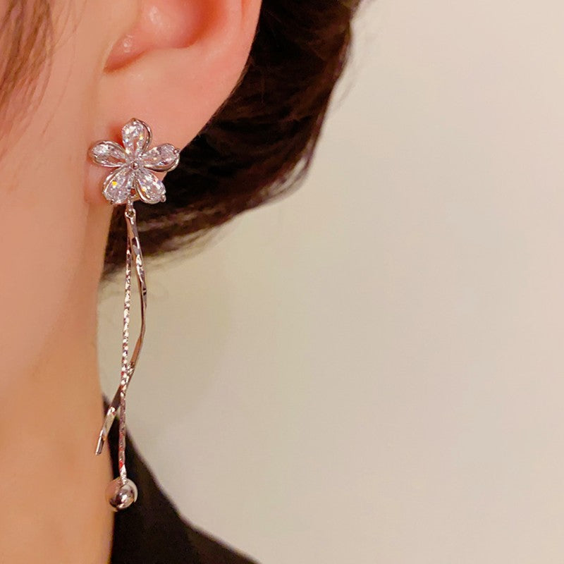 14K Gold-plated Light And Luxurious Zircon Flower Earrings