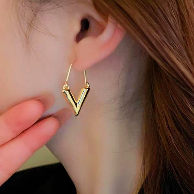 14K Gold-plated Luxury Diamonds V Letter Earrings